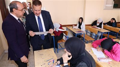 محافظ المنوفية يتفقد انتظام سير اللجان بعدد من المدارس ويوجه بالمتابعة