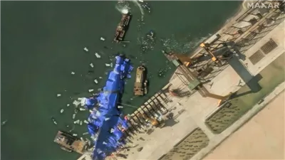 صور فضائية ترصد بالونات عملاقة غامضة حول مدمرة كورية الشمالية المنكوبة