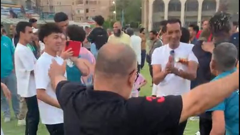 رقص من الجماهير