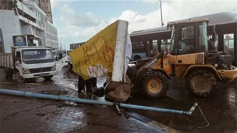 سقوط أعمدة الإنارة