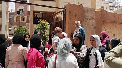 تباين آراء طلاب الشهادة الإعدادية بطنطا في امتحاني اللغة الإنجليزية والهندسة