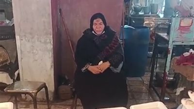40 سنة من الكفاح.. أم أحمد أشهر بائعة سمك في السويس: نفسي أزور بيت ربنا