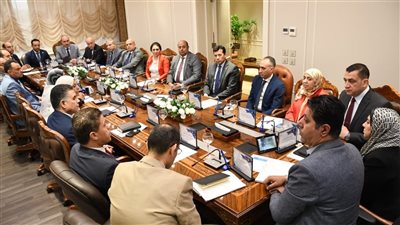 قبل العيد.. أشرف صبحي يجتمع بقيادات الوزارة لمناقشة خطة العمل