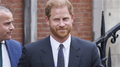 هل يغير الأمير هاري اسمه العائلي إلى “سبنسر” تكريمًا لوالدته الأميرة ديانا؟