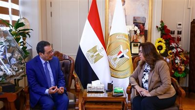  وزيرة التنمية تستعرض كيفية تحسين حياة المواطنين مع الدكتور أحمد درويش