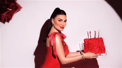 بعد انفصالها عن خطيبها.. سارة نخلة تحتفل بعيد ميلادها بإطلالة جريئة