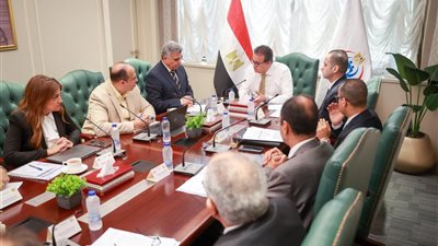 وزير الصحة يبحث مع شركة 