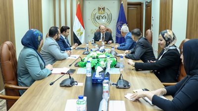 رئيس هيئة الدواء المصرية يعقد اجتماعاً مع ممثلي شركة جمجوم فارما