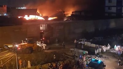 ليلة ساخنة فى القليوبية .. بعد مصنع البلاستيك النيران تلتهم مخزن حديد