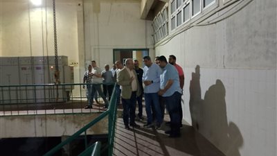 محافظ السويس يتابع سير العمل في محطات المياه ويشدد على تحسين الخدمة