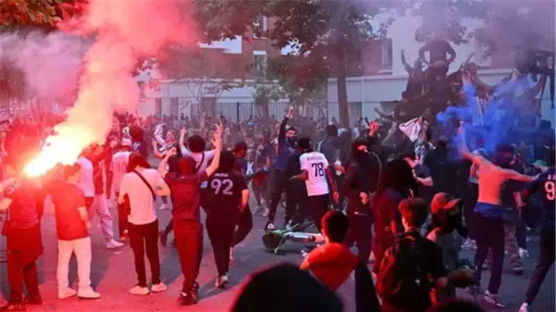 شغب بعد فوز باريس