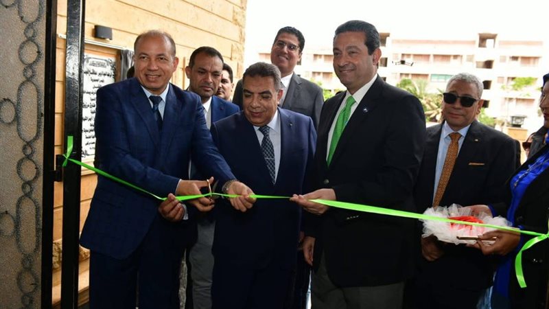أثناء الإفتتاح