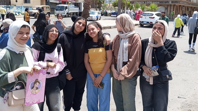 فرحة طالبات الشهادة