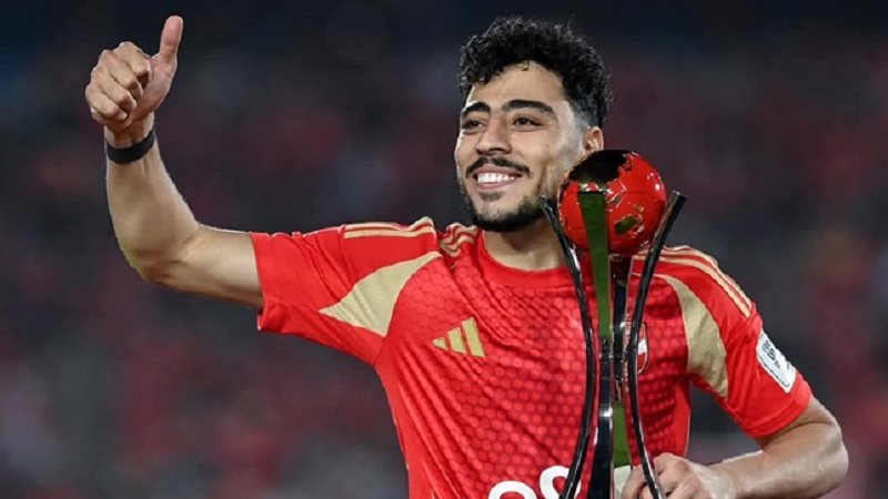 اللاعب أكرم توفيق