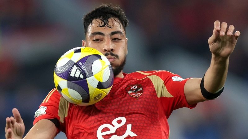 اللاعب أكرم توفيق