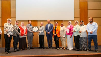 وزيرة البيئة تسلم جوائز التميز الصحفي للفائزين بمسابقة الصناعة الخضراء