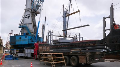 تصدير خضروات وفواكه ومنسوجات من ميناء دمياط إلى ثماني دول أوروبية 