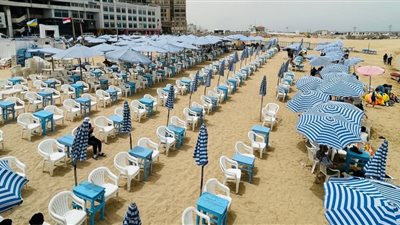 شواطئ الإسكندرية تستعد لعيد الاضحي بتوحيد الشماسي والبوابات وابراج المراقبة