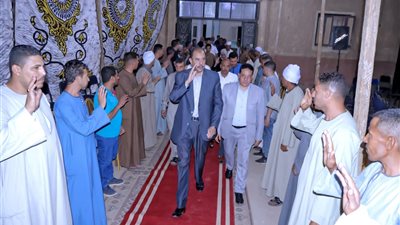 محافظ سوهاج يؤدي واجب العزاء لأسرة المحاسب عامر عوض رئيس مدين طهطا