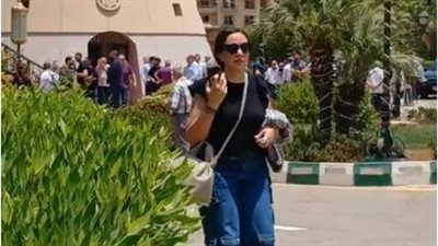 وسط غياب نجوم الفن.. تشييع جثمان والدة المخرج حاتم فريد من مسجد الشرطة