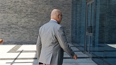 ممثلا للزمالك.. هشام نصر يصل متأخرا بعد التصويت في عمومية اتحاد الكرة