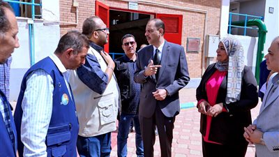 محافظ سوهاج يتفقد محطة مياه جزيرة شندويل وصرف صحى 1 بالمراغة