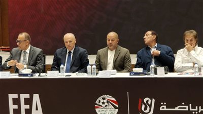 أبو ريدة يستعرض تحديات الموسم الجديد وخطة تطوير الحكام خلال اجتماعه مع الأندية