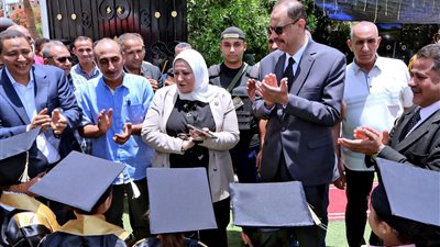 محافظ سوهاج يتفقد المدرسة المصرية اليابانية ويفتتح حديقة الزهور |صور