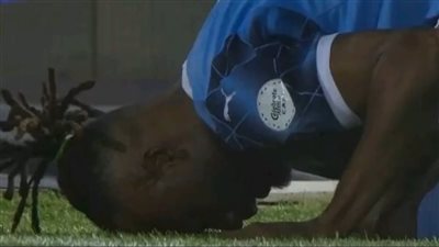 نجم بيراميدز الكونغولي فيستون ماييلي يعتنق الإسلام ويغير اسمه إلى محمود