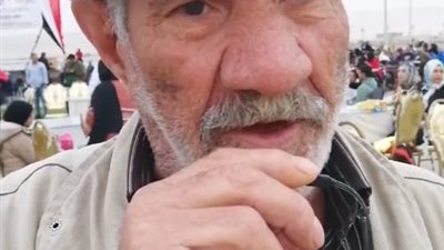 أبو العربي.. صياد البحر الذي حوّل الألم إلى كرامة على رصيف السوق