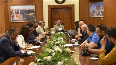 محافظ بورسعيد يبحث الفرص الاستثمارية الخدمية والسياحية مع وفد من المستثمرين