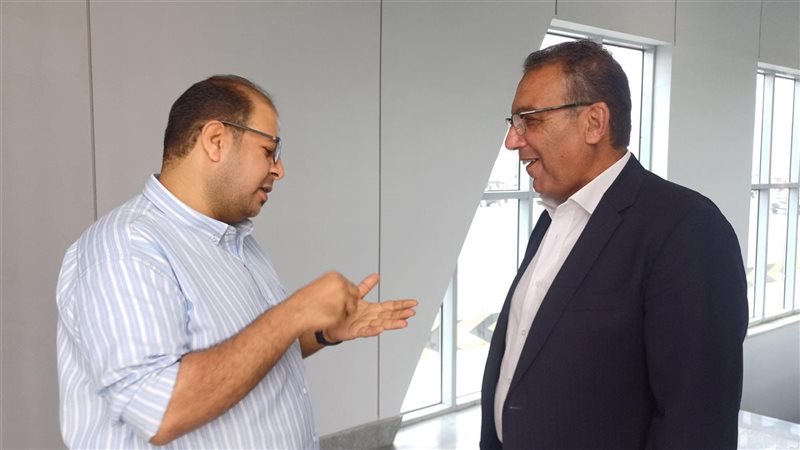 محرر نيوز رووم خلال