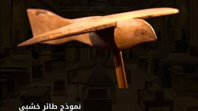 نموذج طائر خشبي