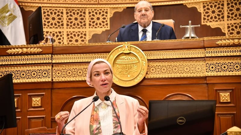 وزيرة البيئة