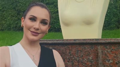 تمثال أسمهان يزين الأوبرا وسلاف فواخرجي تحتفي بالحدث 