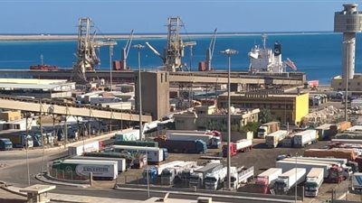 تداول 18 آلف طن بضائع عامة ومتنوعة و 993 شاحنة بمواني البحر الأحمر