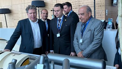 وزير الكهرباء يزور مصنعي 