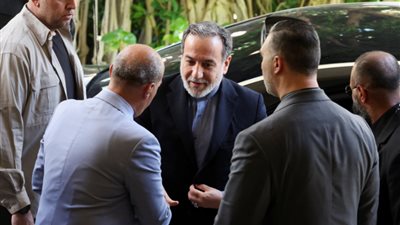 وزير الخارجية الإيراني: نحترم شؤون لبنان الداخلية ولا نتدخل فيها