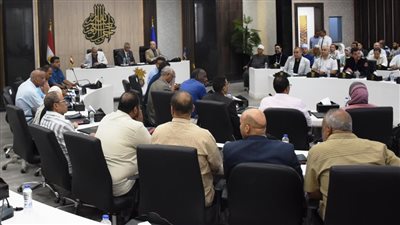 محافظ أسوان يشدد على عدم التهاون في الحفاظ على أراضى الدولة