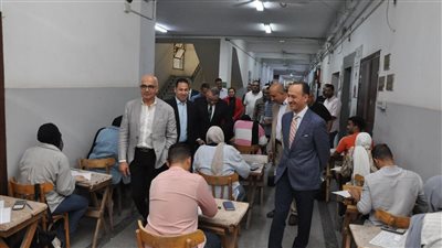 رئيس جامعة عين شمس يتفقد امتحانات الفصل الدراسي الثاني 