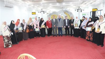 محافظ بني سويف يُكرّم الأمهات المثاليات الفائزات بالتعاون مع التنمية المحلية 