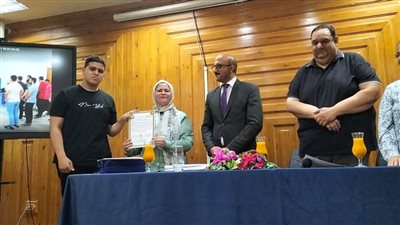 مدرسة المتفوقين بكفر الشيخ STEM تكرّم أساتذة معهد علوم وتكنولوجيا النانو 