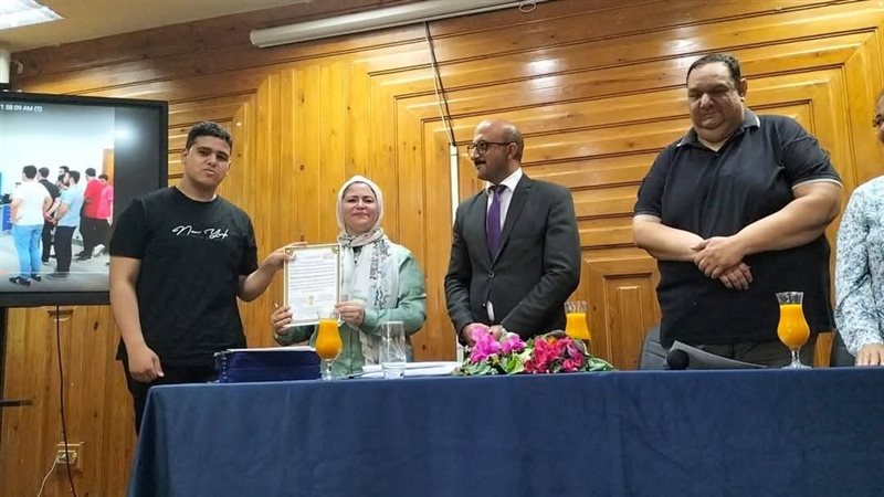 تكريم المتفوفين بكفر