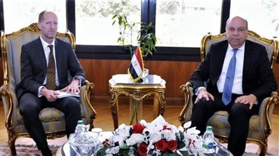 وزير الطيران يلتقي وفد 