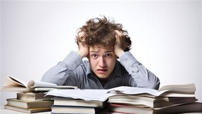  مع اقتراب امتحانات الثانوية العامة.. كيف تأكل وتنام وتذاكر بذكاء؟