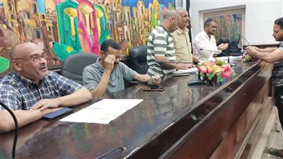 تسليم محلات تجارية بنظام الإيجار لـ 27 مستفيد بالحراجية في قنا|صور