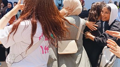 طالبات الشهادة الاعدادية ببورسعيد يحتفلن بنهاية العام الدراسي بالمزمار |صور