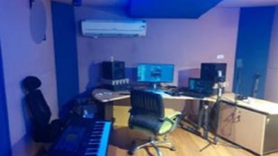 ضبط إستوديو الأهرام الوهمي.. بثّ دروس رقمية ومونتاج مخالف دون ترخيص في الجيزة