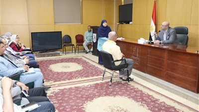 محافظ بني سويف يوجه بتوفير الأدوية ونقص المستلزمات الطبية فورًا