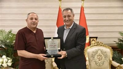 محافظ بورسعيد يبحث مع رئيس مركز شباب الاستاد ضوابط النقل للموقع الجديد